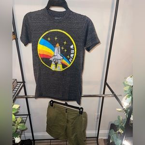 Green cargo shorts, NASA T